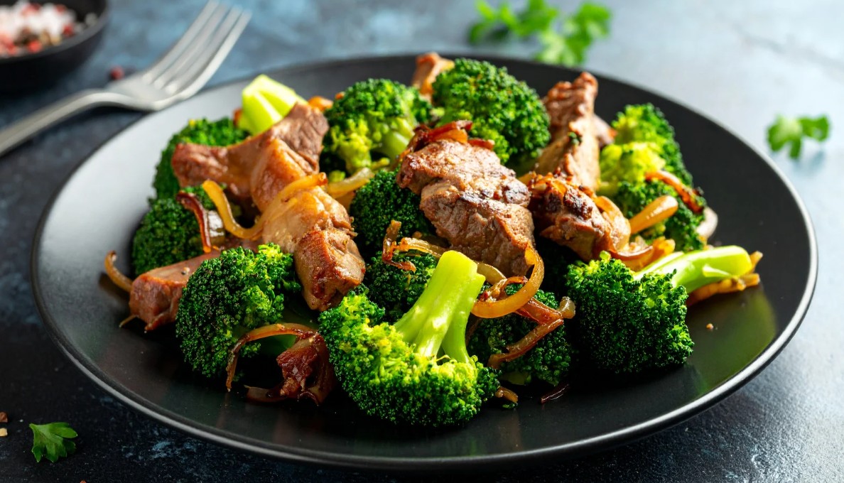 15-Minute Healthy Beef and Broccoli (One-Skillet)