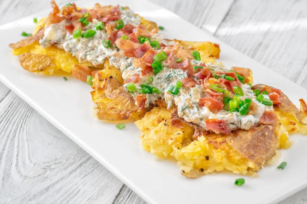 Crispy Garlic Smashed Potatoes (Baked & Healthy)