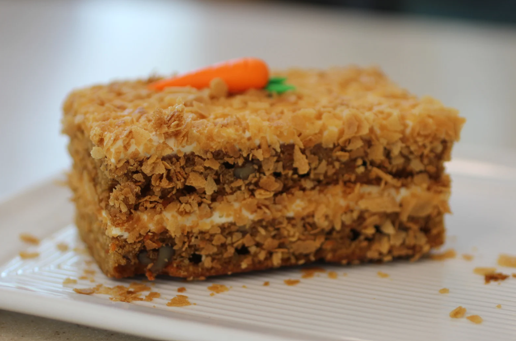 Healthy Carrot Cake Baked Oatmeal (Easy Meal Prep)
