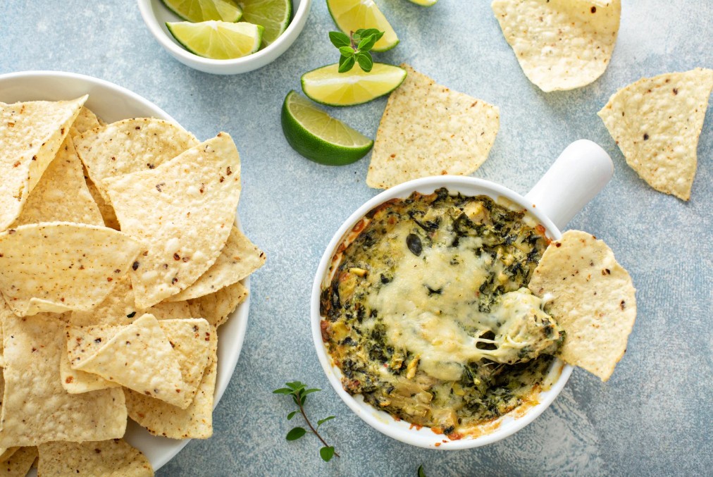 Healthy Spinach Artichoke Dip (Creamy & Cheesy)