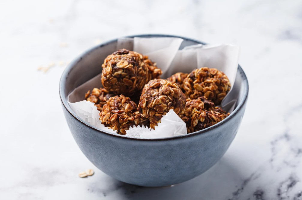 No-Bake Peanut Butter Energy Bites (3-Ingredient Recipe)