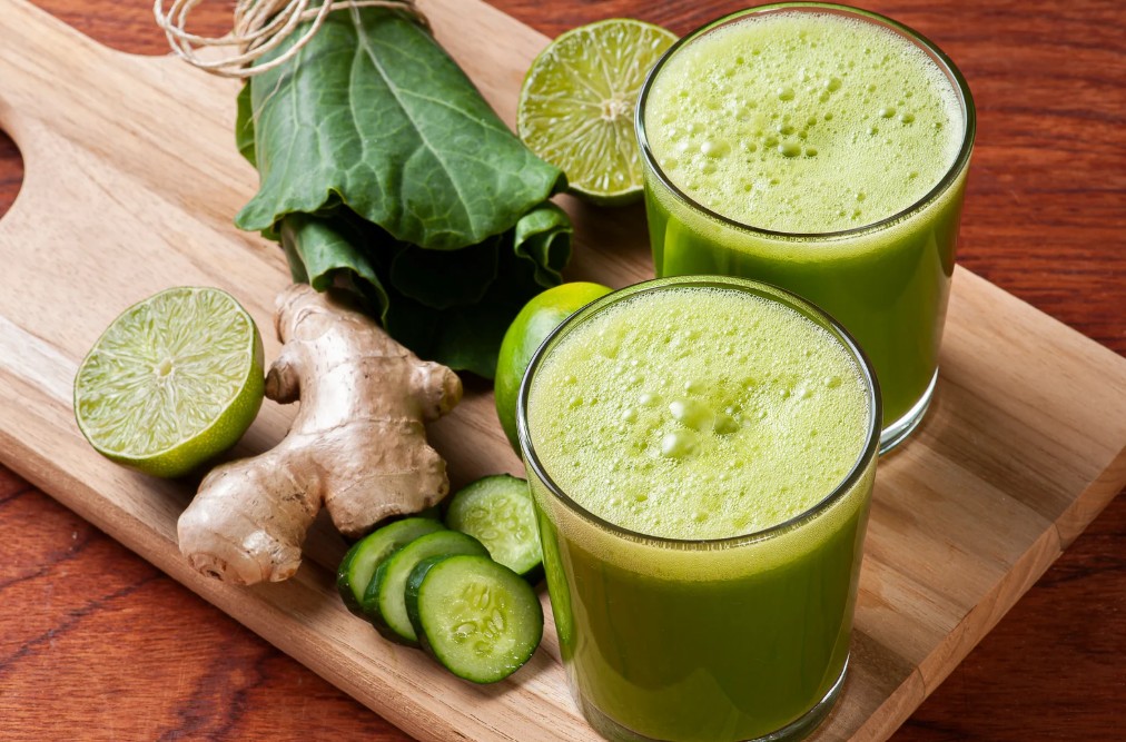 The Best Green Detox Smoothie (5-Minute Recipe)